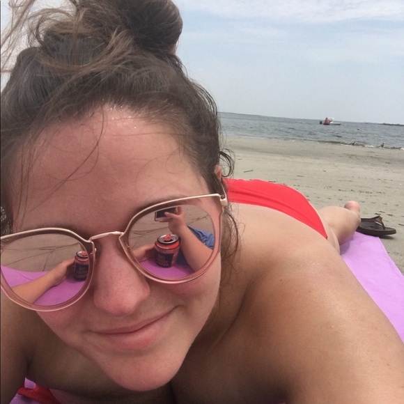 Meet your Posher, Emily - Picture 1 of 1